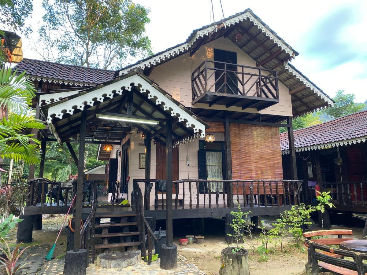 Rustic Chalet - Dahlia N Mawar At Sedim Vista クリム エクステリア 写真