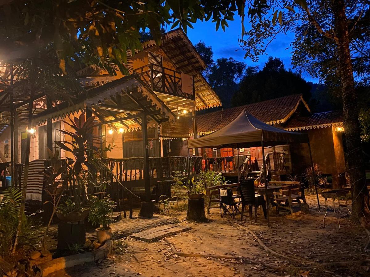 Rustic Chalet - Dahlia N Mawar At Sedim Vista クリム エクステリア 写真