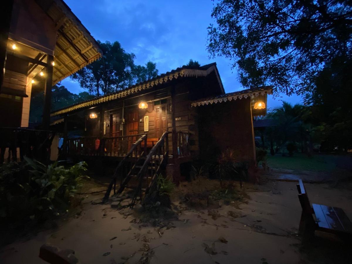 Rustic Chalet - Dahlia N Mawar At Sedim Vista クリム エクステリア 写真